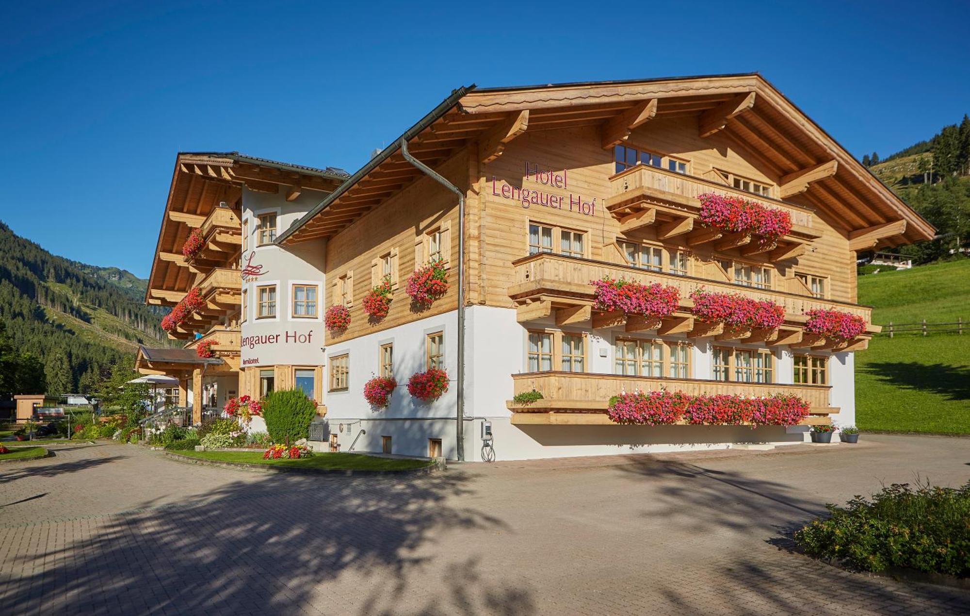 Familienhotel Lengauer Hof Saalbach-Hinterglemm Bagian luar foto