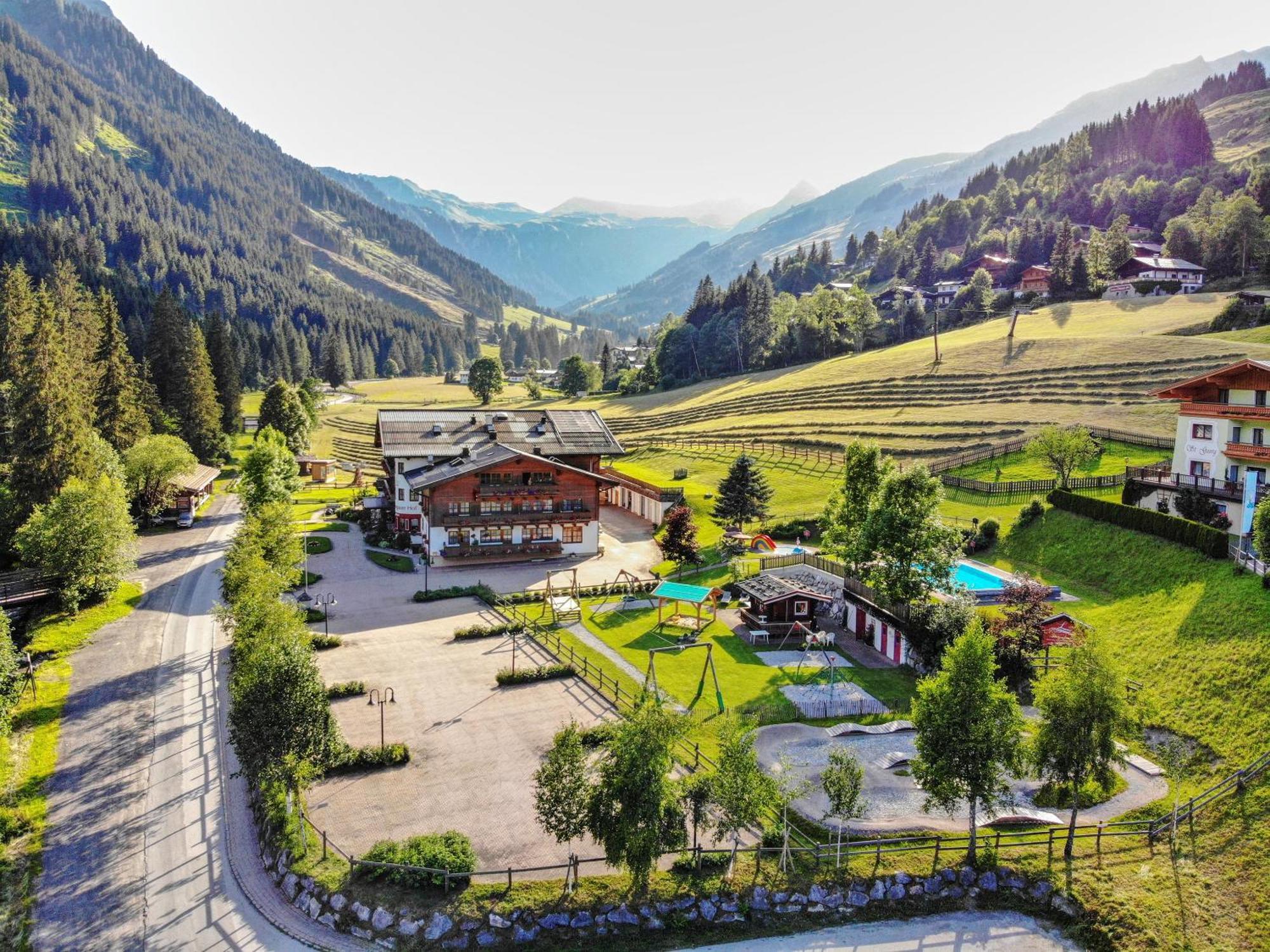Familienhotel Lengauer Hof Saalbach-Hinterglemm Bagian luar foto